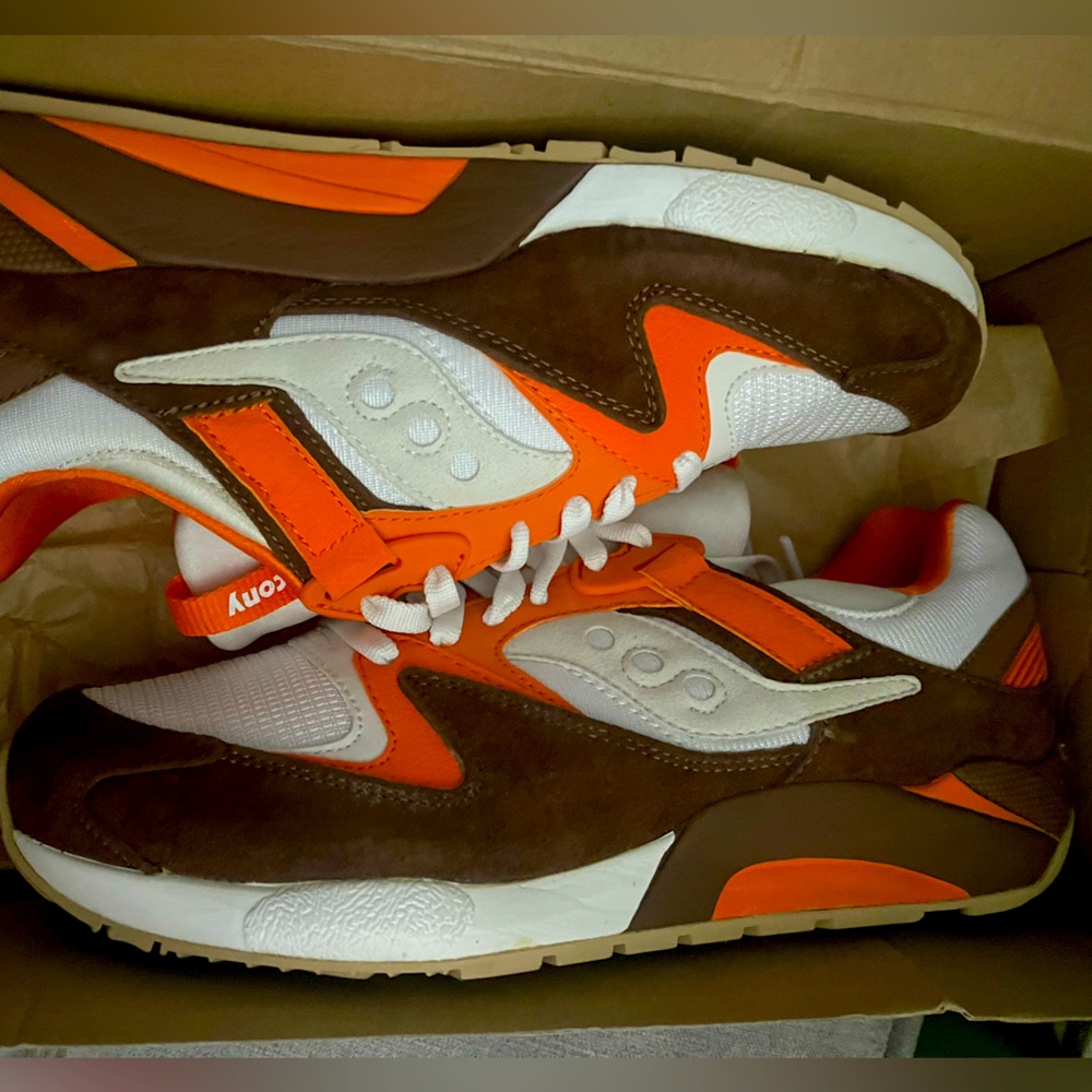 Men’s Saucony Sneaker Size 11 Brown and Orange NWT in the Box!